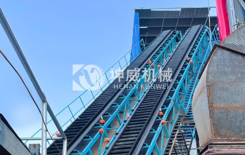 河南商丘客戶的大傾角皮帶輸送機(jī)已投入使用